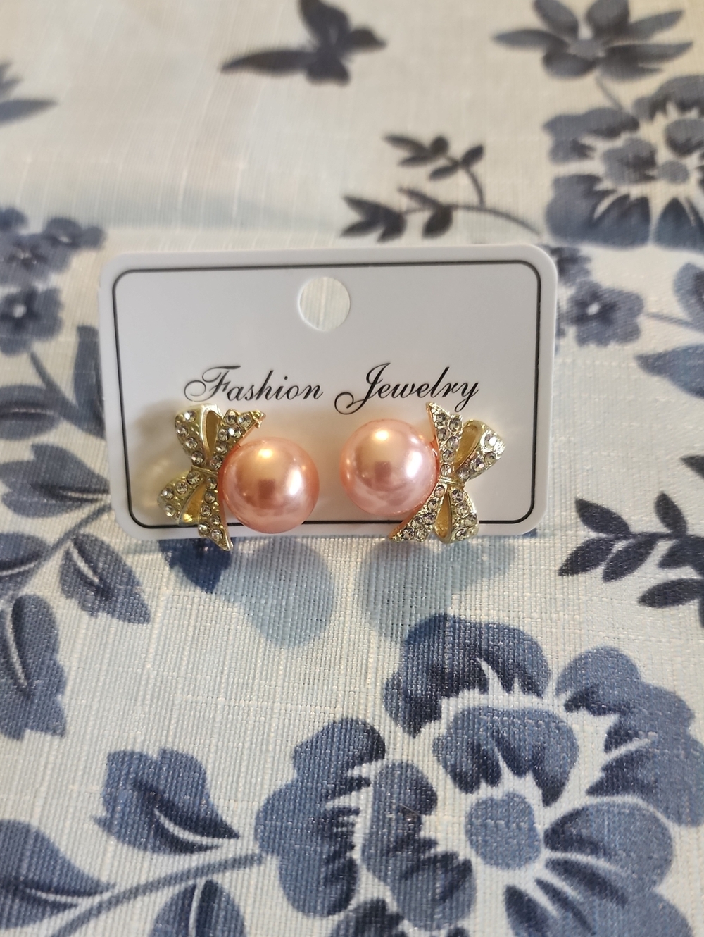 Fashion Jewelry Blush Pink Pearl Earrings with Rhinestone Bow